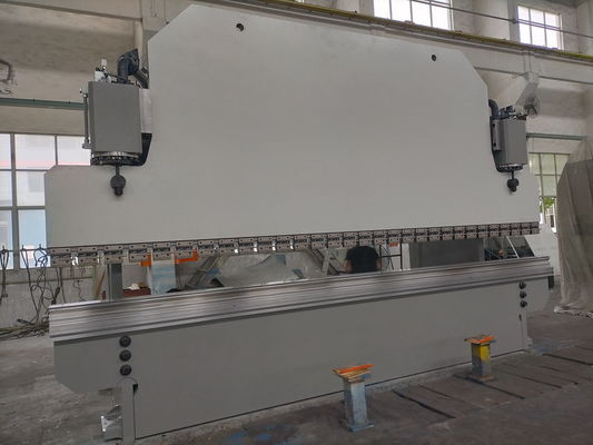 Buy 5000kg CNC Hydraulic Press Brake Machine with 6000mm Bending Length and 175° Max Bending Angle for Industrial Metal Forming online manufacture