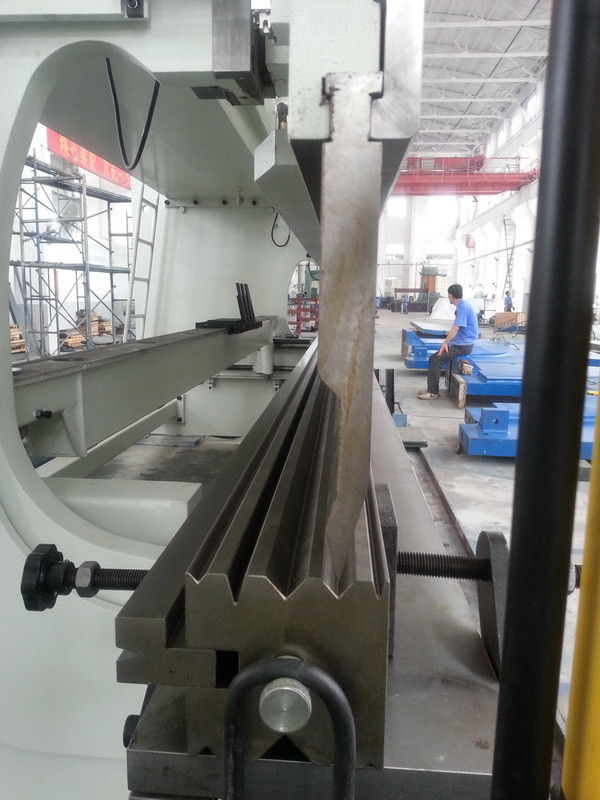 Two V Bottom Die Hydraulic Press brake Tools 42CrMo Heat Treatment HB300-350