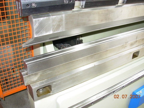 4 Ways V Dies CNC Brake Press Tooling And 60'' Radius Top punching 3100mm Long