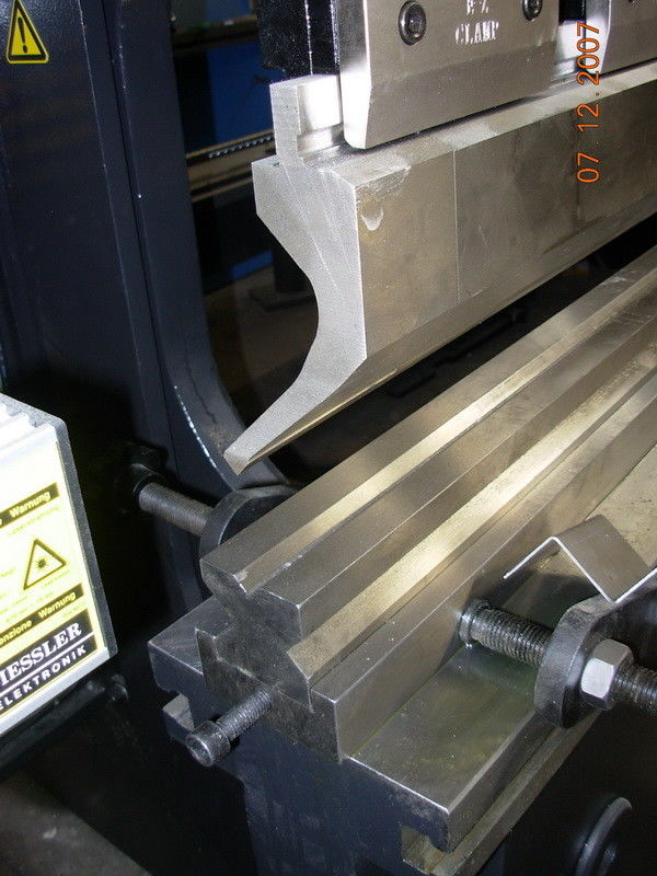 4 Ways V Dies CNC Brake Press Tooling And 60'' Radius Top punching 3100mm Long