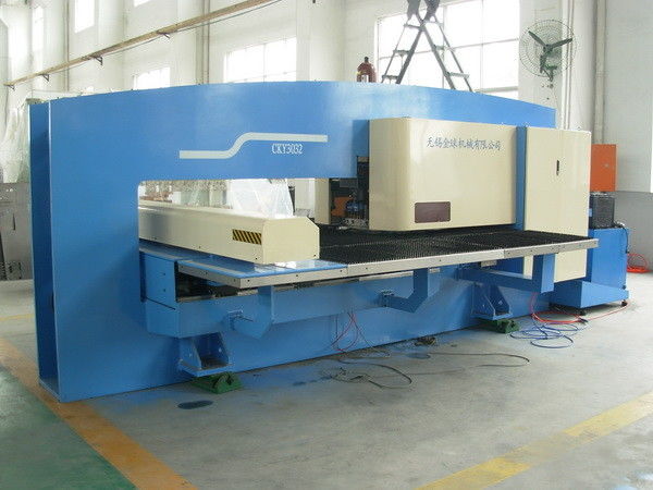 Hydraulic CNC Turret Punching Machine 60 m/min With FANUC System