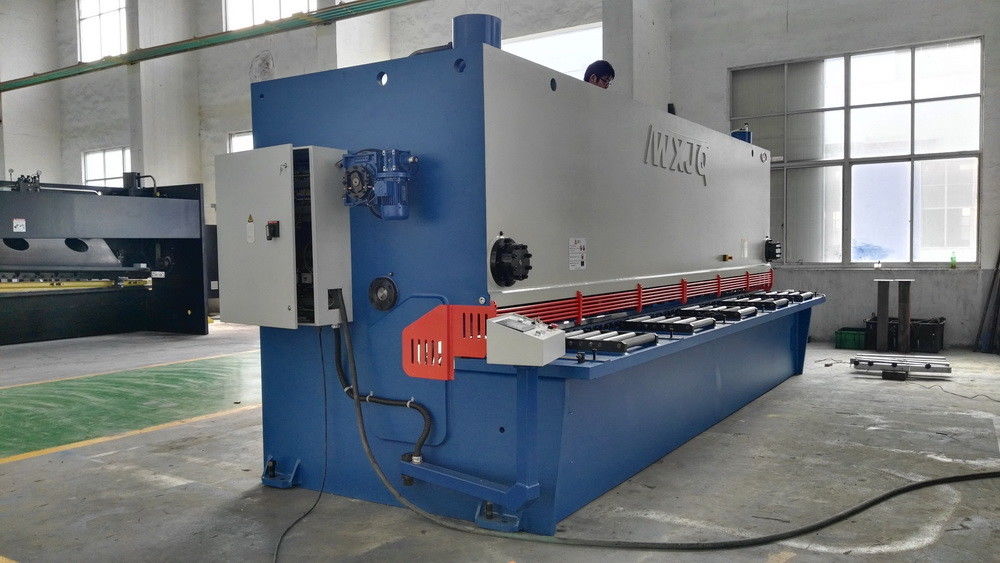 Electric Hydraulic Guillotine Shear Cutting Raw Material With Numeric - Control System