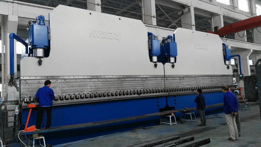 Automatic 1300T CNC Tandem Hydraulic Press Brake 415V/50Hz Bending Length 20 Meters