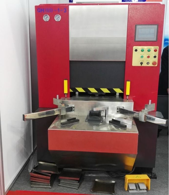 Steeel Panel / Box Angle Forming CNC Corner Former Machine Bending 90 Degree Angle