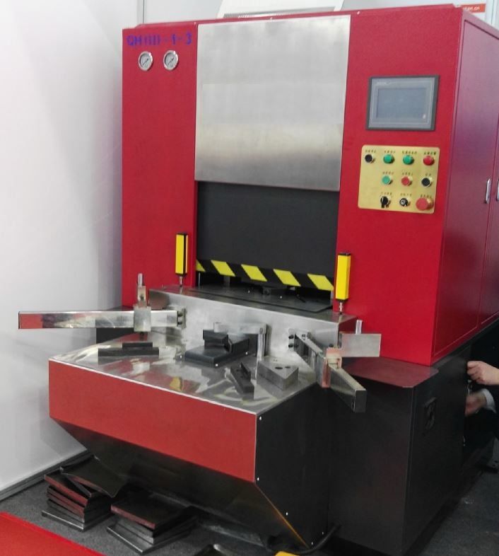 Steeel Panel / Box Angle Forming CNC Corner Former Machine Bending 90 Degree Angle