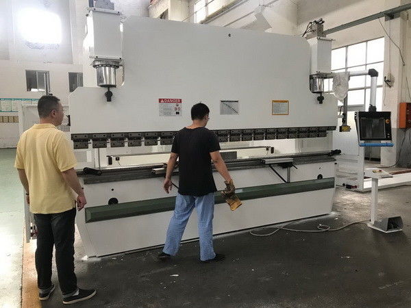 250 Ton CNC Hydraulic Press Brake Machine , Sheet Metal Press Machine