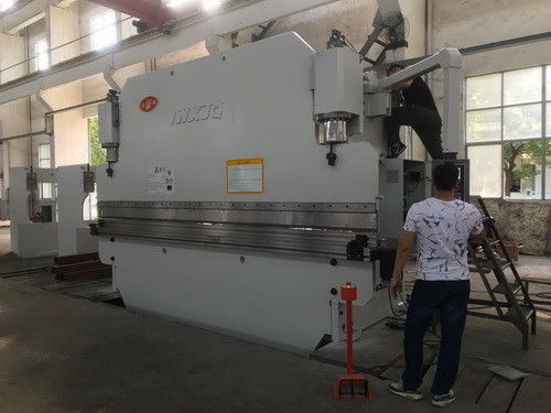450 Mpa CNC Hydraulic Press Brake Machine With Tooling ISO 9001 Certification