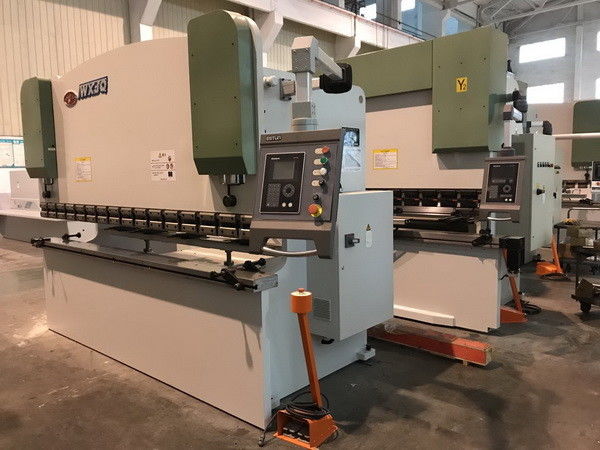 125 Ton Electro CNC Hydraulic Press Brake Machinery Delem Control