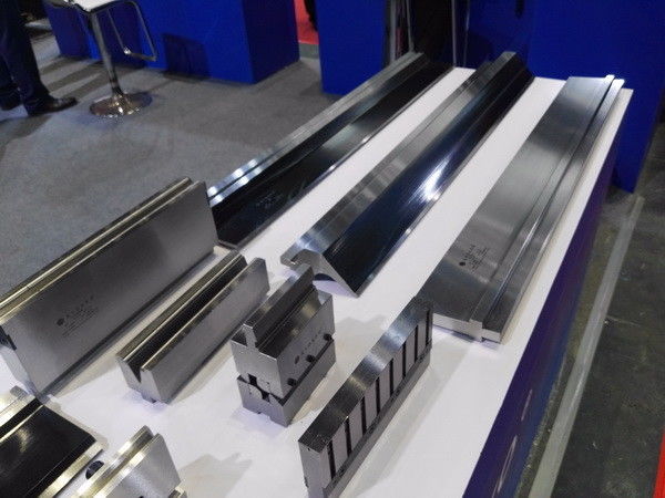 Two V Bottom Die Hydraulic Press brake Tools 42CrMo Heat Treatment HB300-350