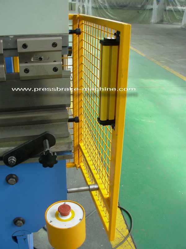 Press Brake Dies WC67K Hydraulic Sheet Metal Press Brake Bending 2 Axes